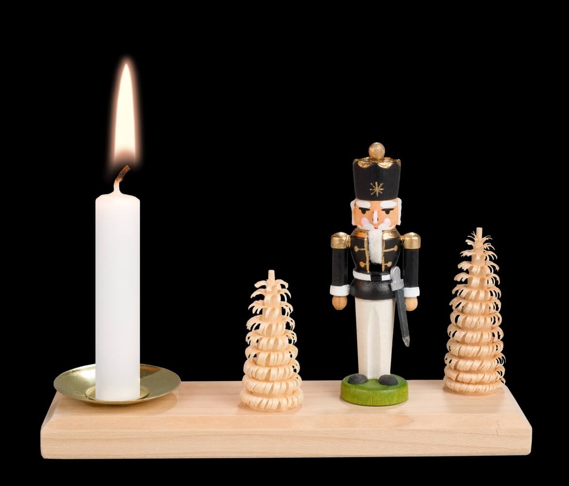 Weihnachtskerzenhalter Nussknacker König von SEIFFEN.COM_1