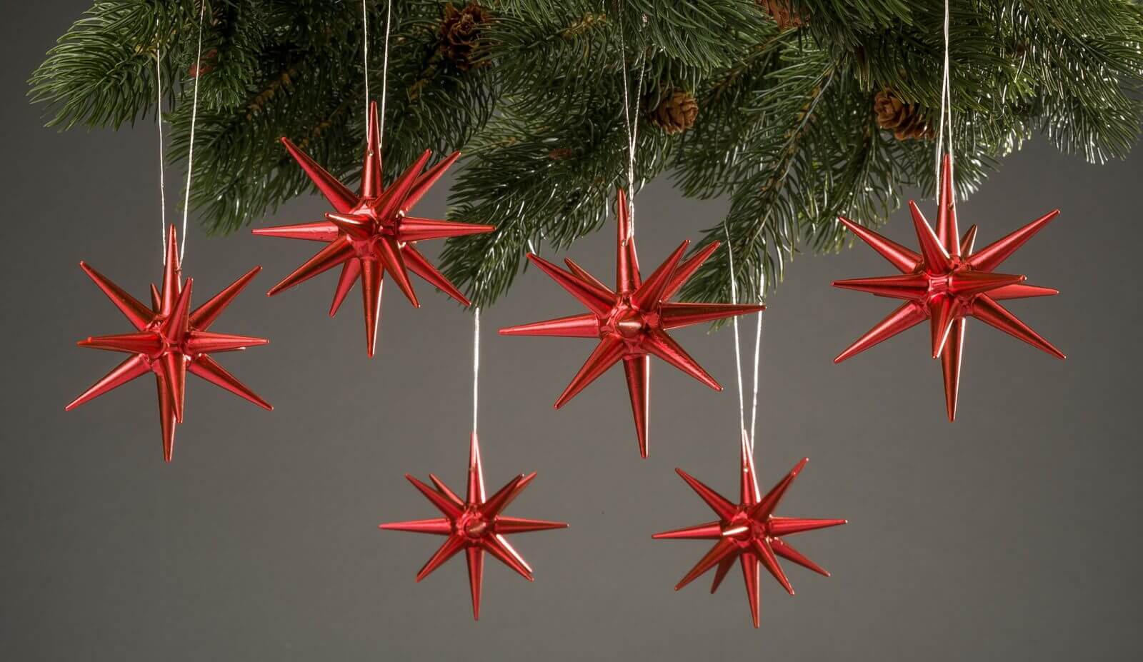 Christbaumschmuck aus Holz, Weihnachtssterne rot-metallik, 6-teilig von Albin Preißler_Bild2
