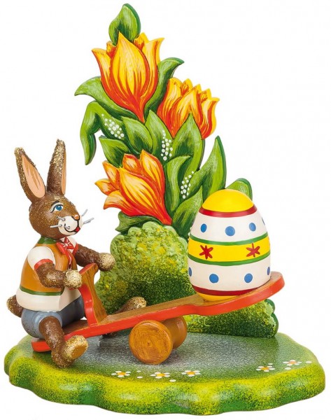 Osterhase mit Wippe und Osterei aus Holz von der Serie Hubrig Osterhasen