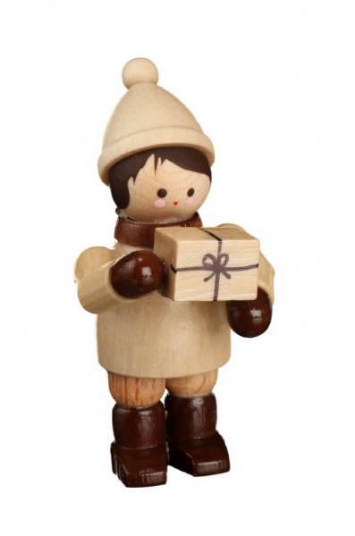 Winterkind mit Geschenk, mini, natur von Romy Thiel