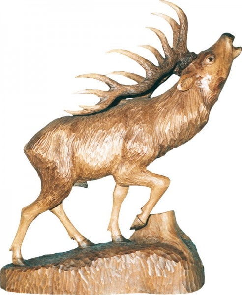 Hirsch mit angehobenem Bein, gebeizt, geschnitzt, in verschiedenen Größen