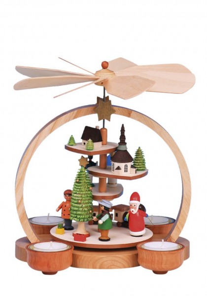 Knuth Neuber, Weihnachtspyramide mit farbigen Figuren 